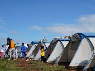 Tentations et gens en plein air